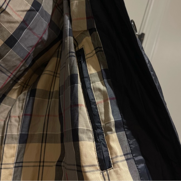 Barbour Evie Quilted Jacket in Black (US 4 / UK 8) - Picture 12 of 16